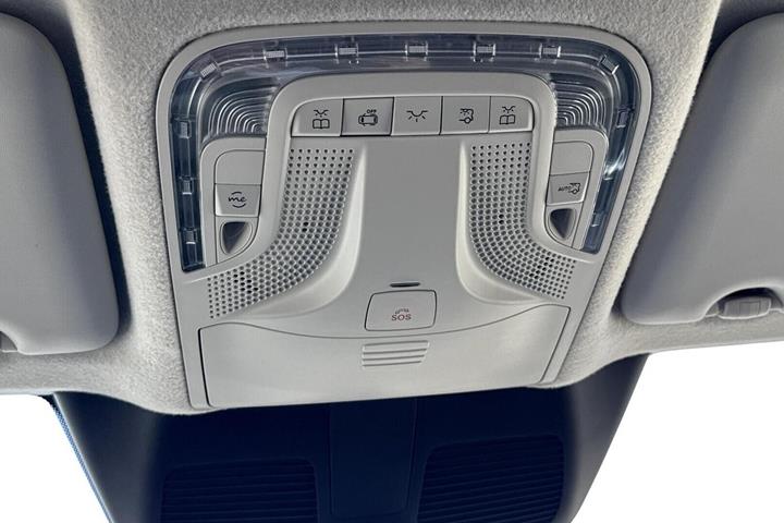 Hvid Mercedes Vito 114 fra 2024