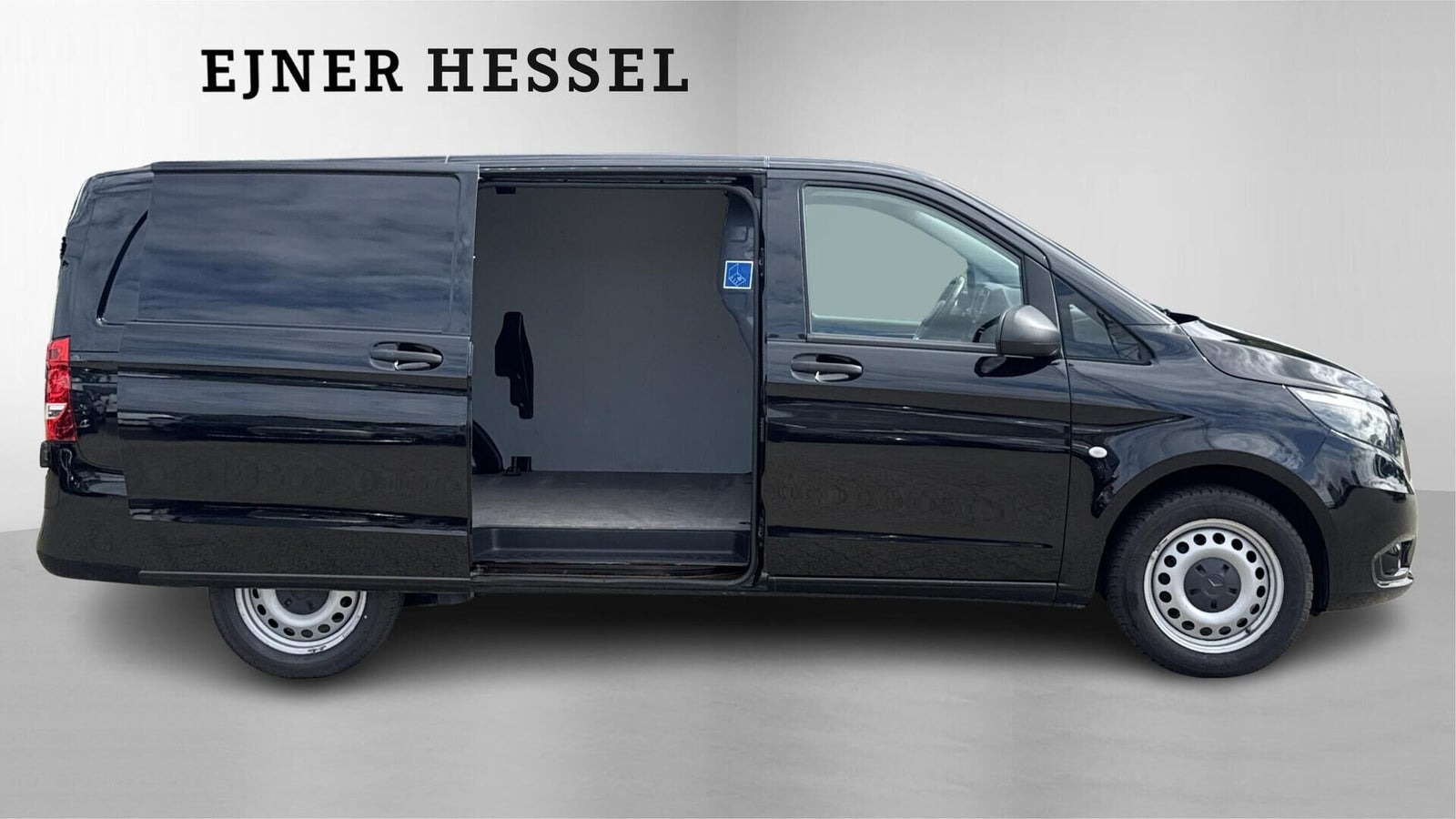 Sort Mercedes Vito 114 fra 2022