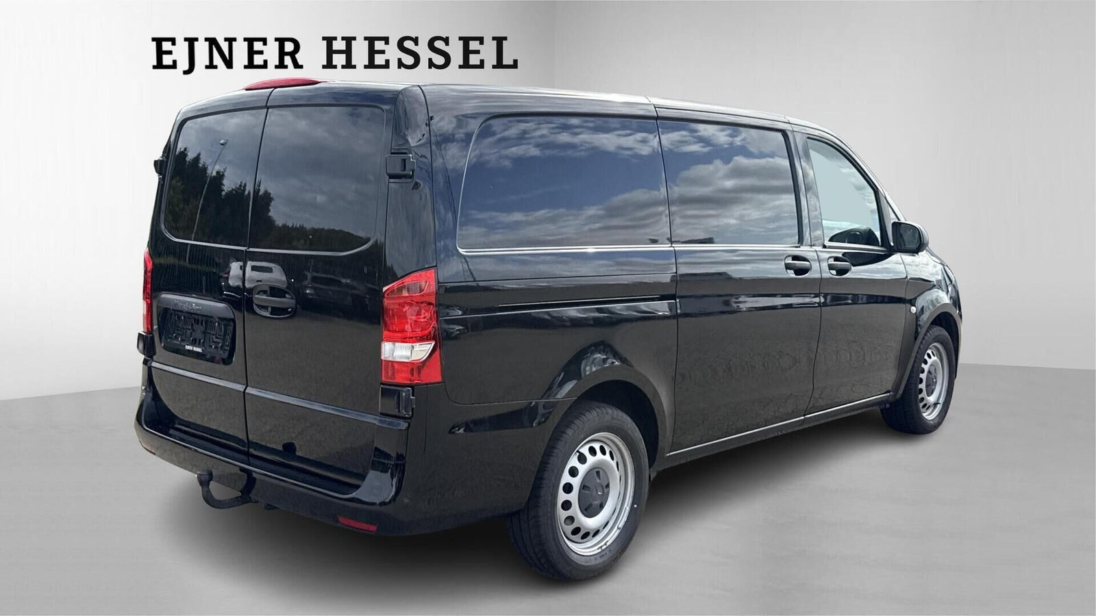 Sort Mercedes Vito 114 fra 2022