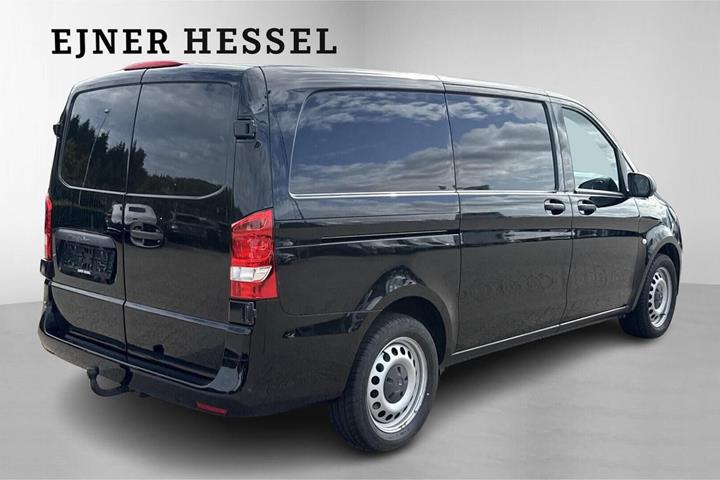 Sort Mercedes Vito 114 fra 2022
