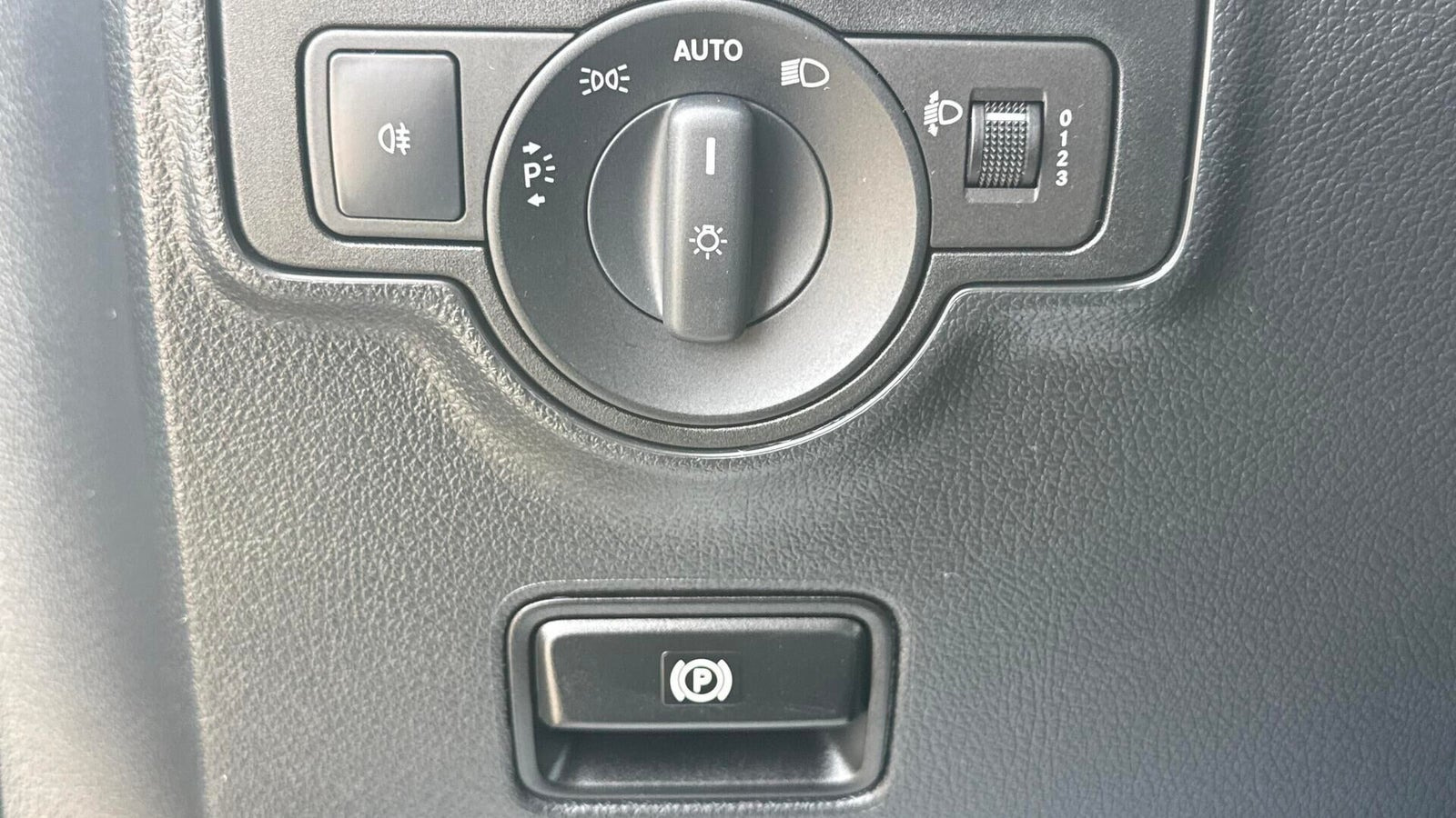 Sort Mercedes Vito 114 fra 2022