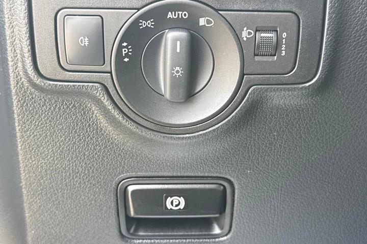 Sort Mercedes Vito 114 fra 2022