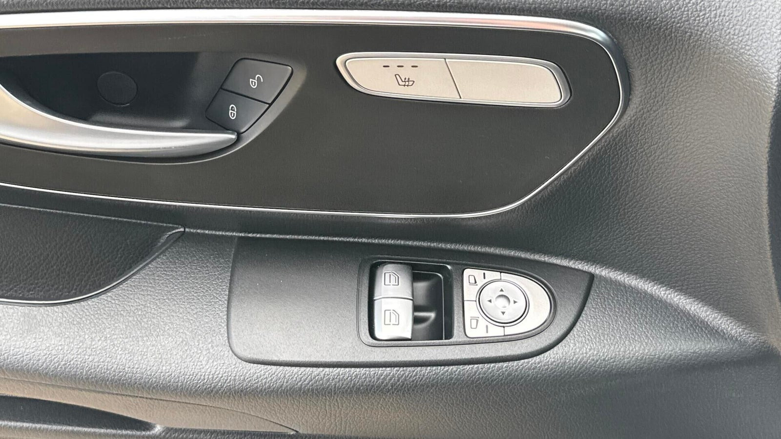 Sort Mercedes Vito 114 fra 2022
