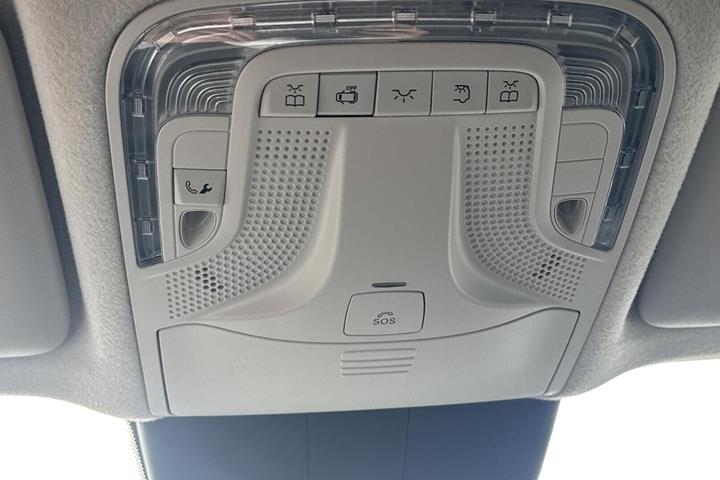 Sort Mercedes Vito 114 fra 2022