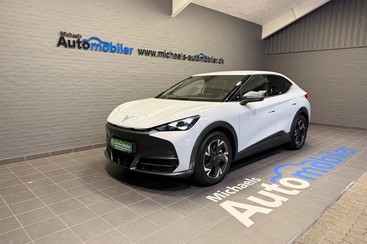 Hvid Cupra Tavascan fra 2024 set udefra