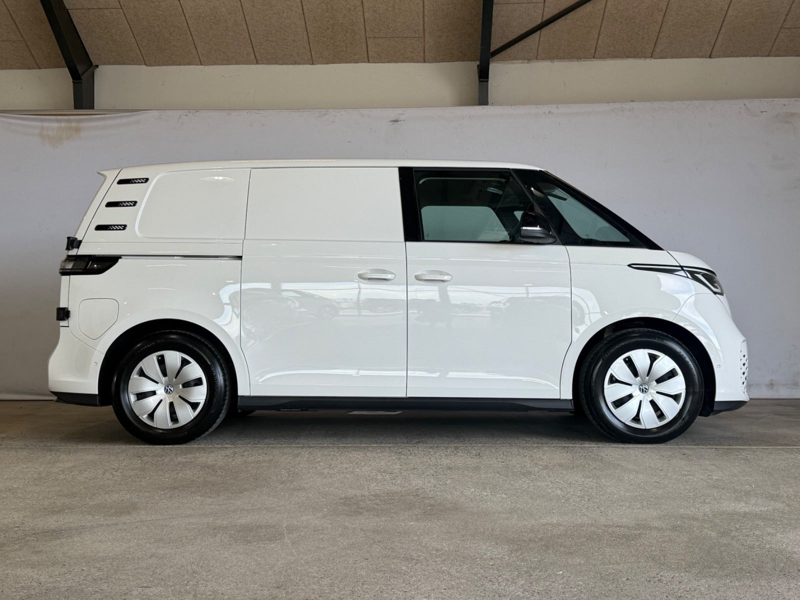 Hvid VW ID.Buzz fra 2023