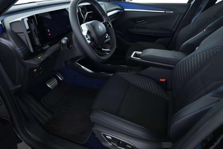 Sort Renault Scenic E-Tech fra 2025