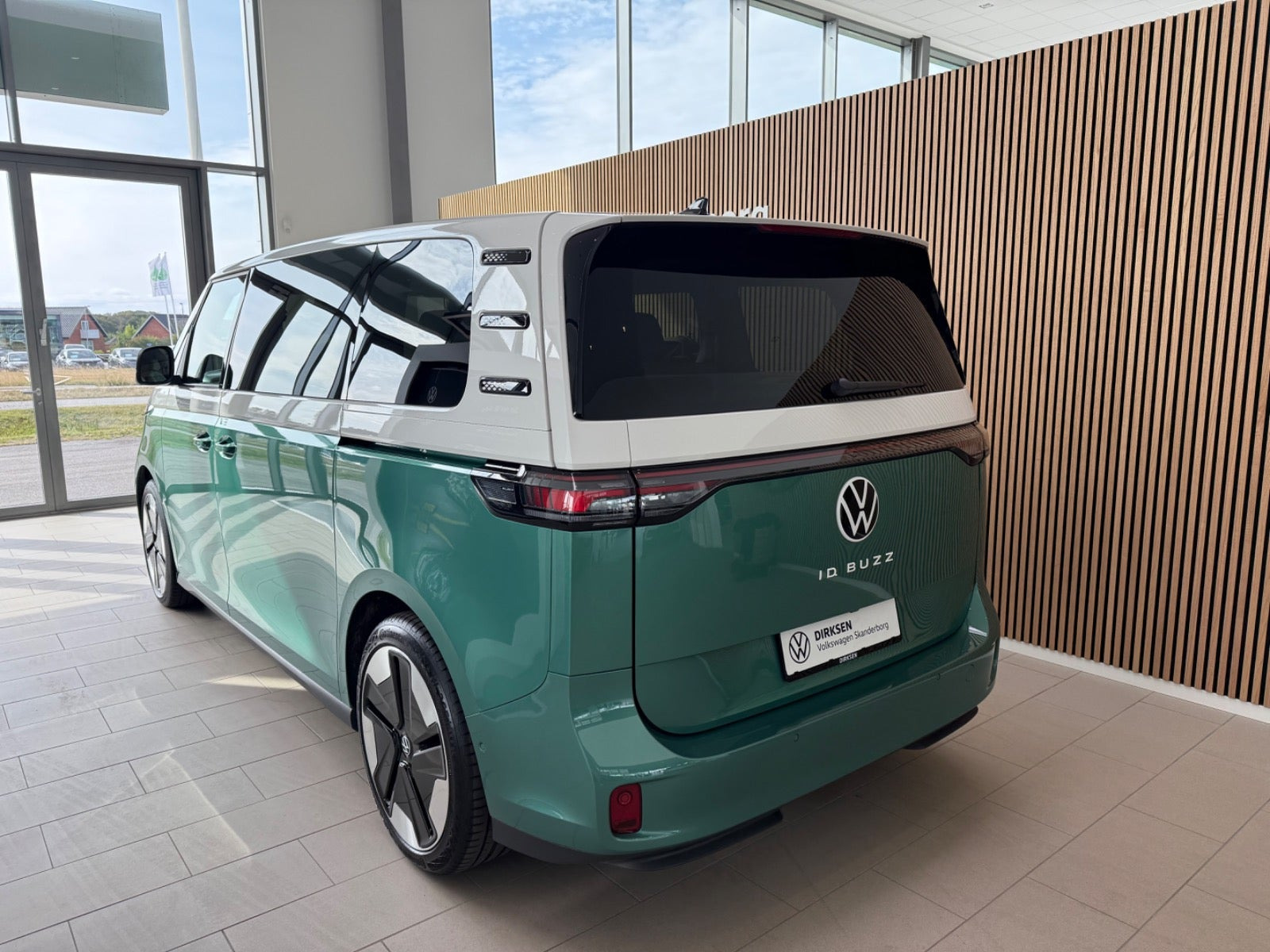 Gul VW ID.Buzz fra 2025