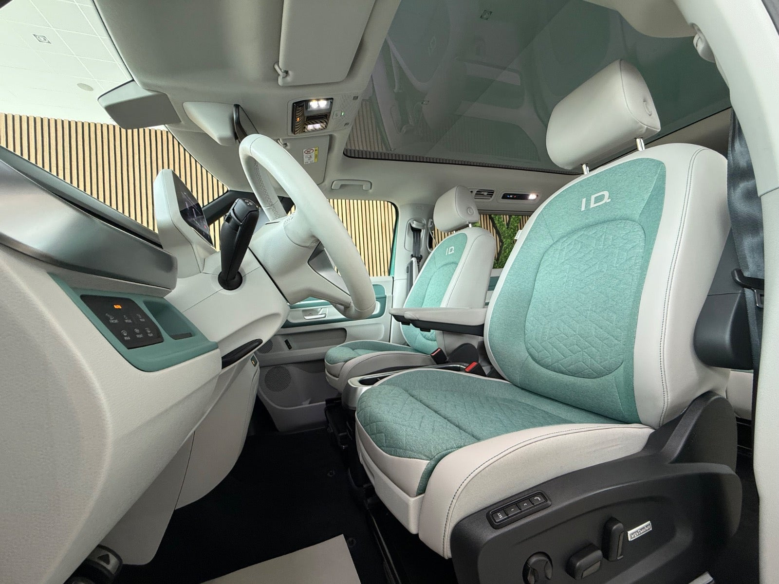 Gul VW ID.Buzz fra 2025