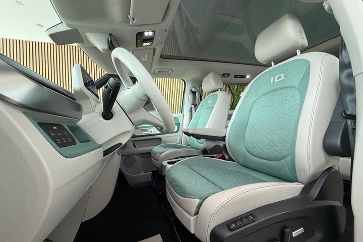 Gul VW ID.Buzz fra 2025