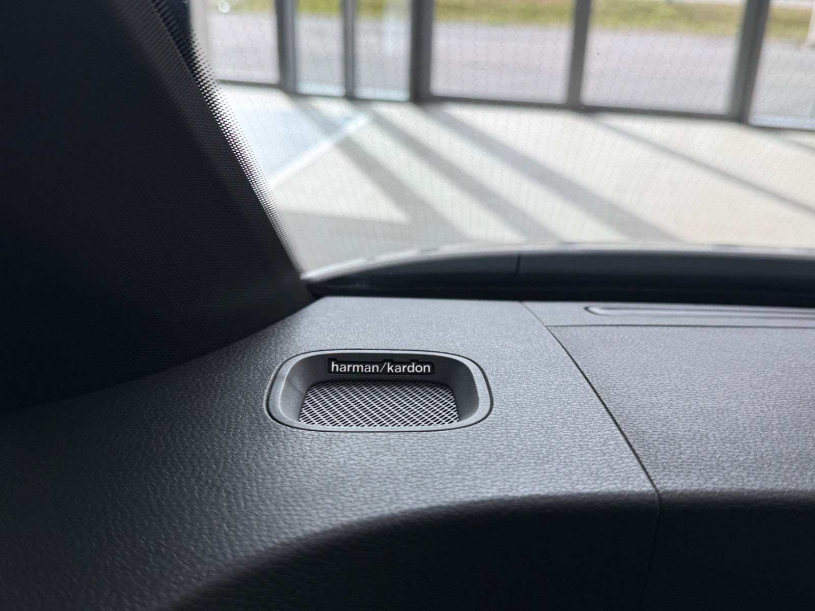 Gul VW ID.Buzz fra 2025