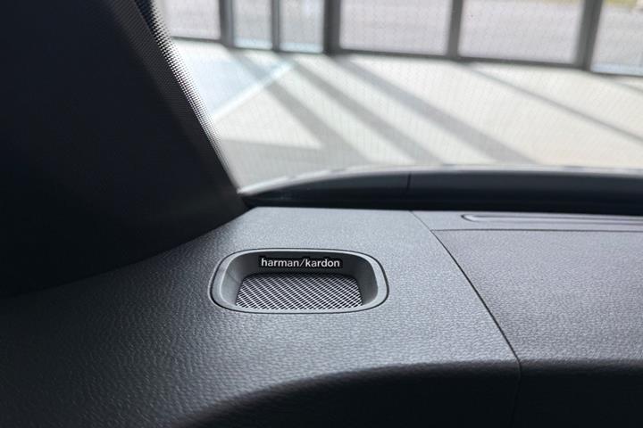Gul VW ID.Buzz fra 2025