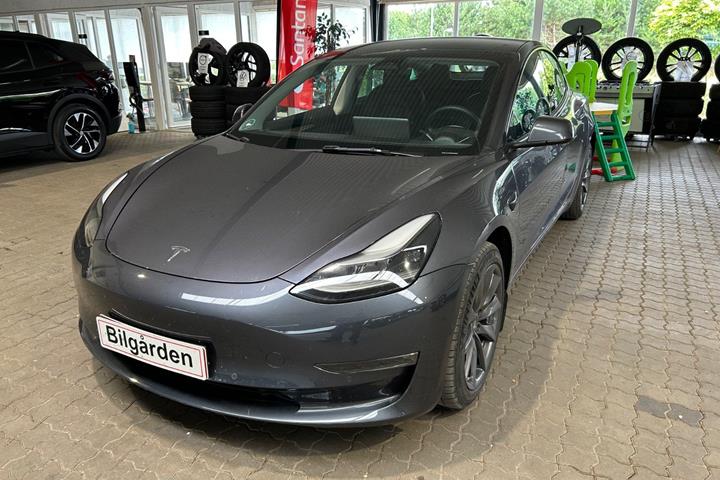 Sort Tesla Model 3 fra 2022