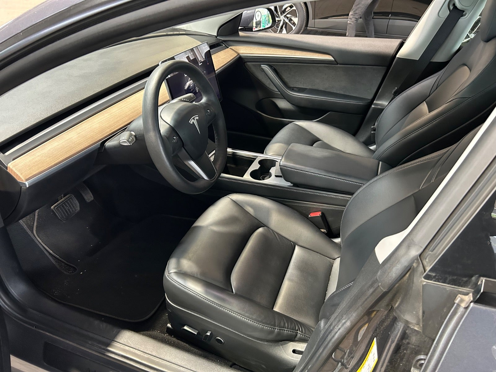 Sort Tesla Model 3 fra 2022