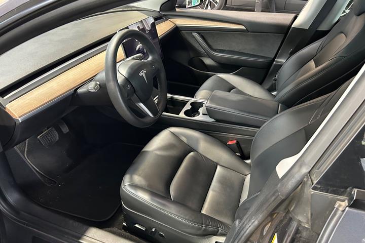 Sort Tesla Model 3 fra 2022