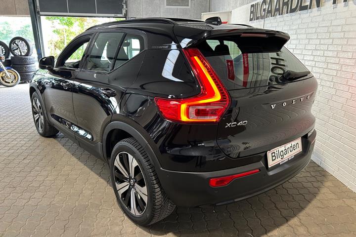 Sort Volvo XC40 fra 2023