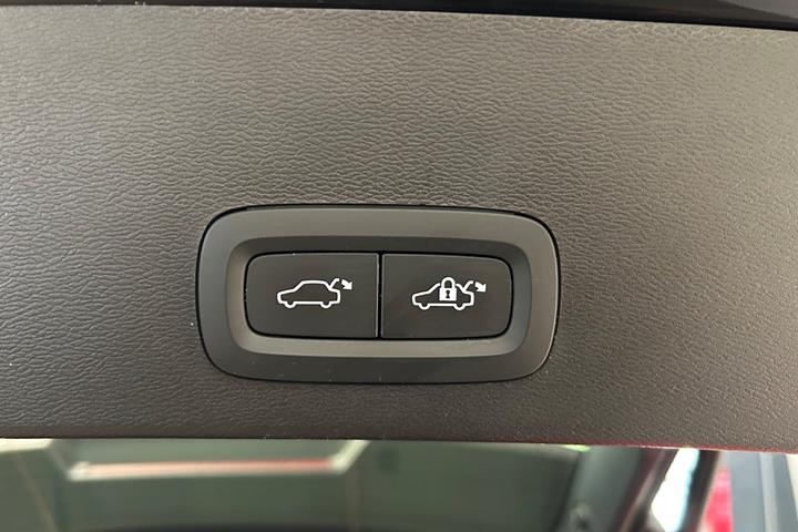 Sort Volvo XC40 fra 2023