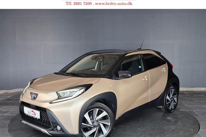Brun Toyota Aygo X fra 2022