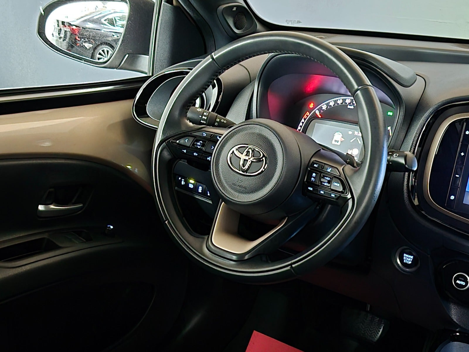 Brun Toyota Aygo X fra 2022