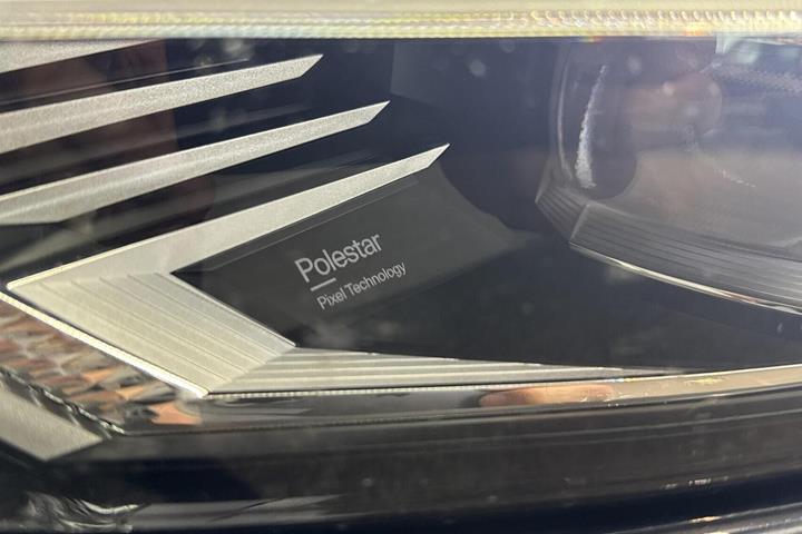 Blå Polestar 2 fra 2022