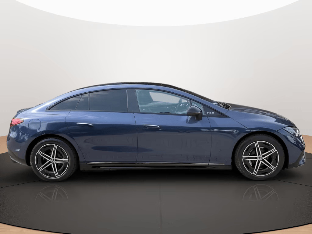 Blå Mercedes EQE350+ fra 2025