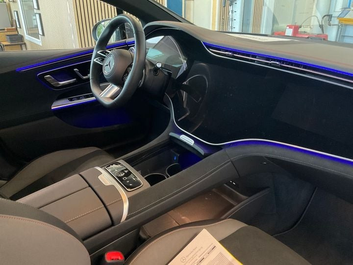 Blå Mercedes EQE350+ fra 2025