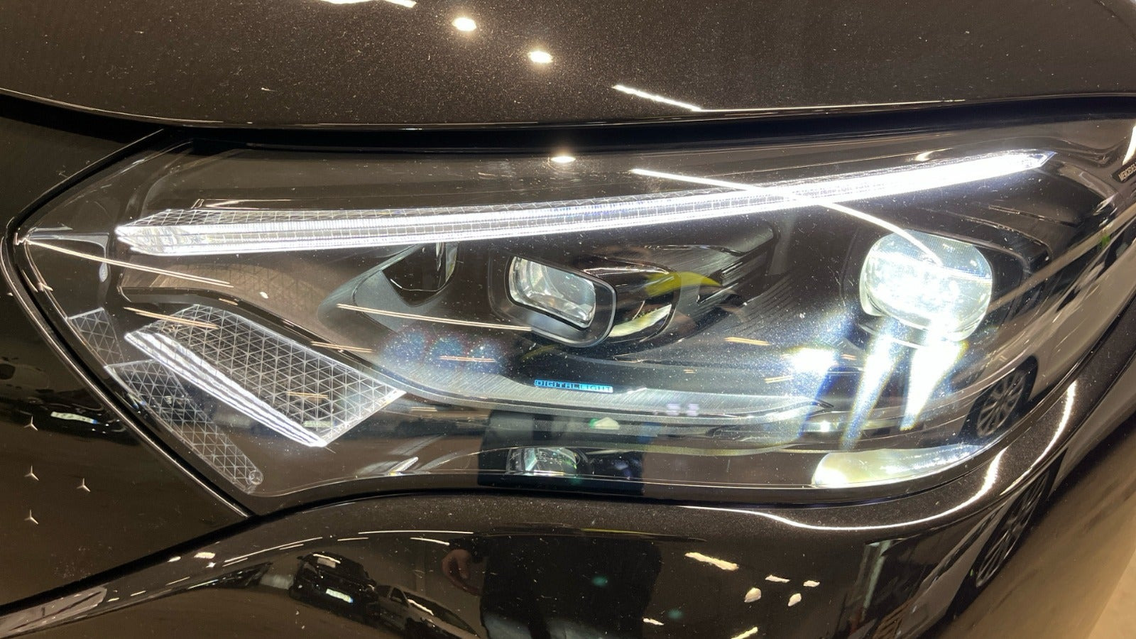 Sort Mercedes EQE350+ fra 2025