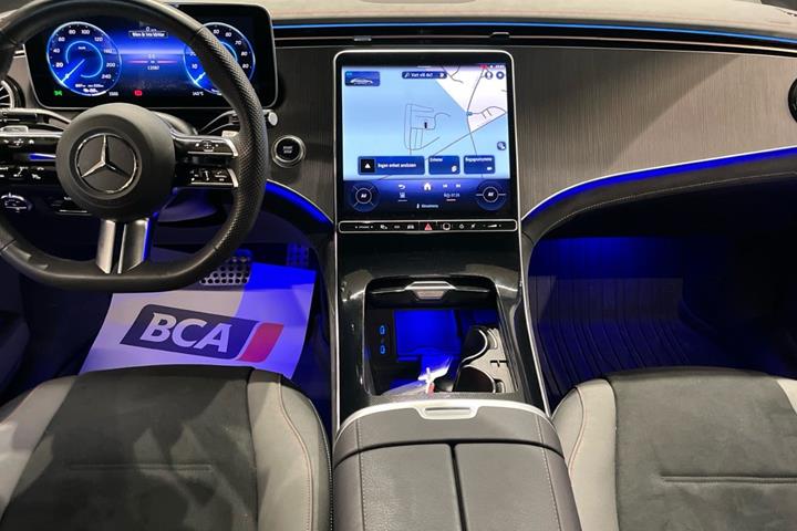 Sort Mercedes EQE350+ fra 2025