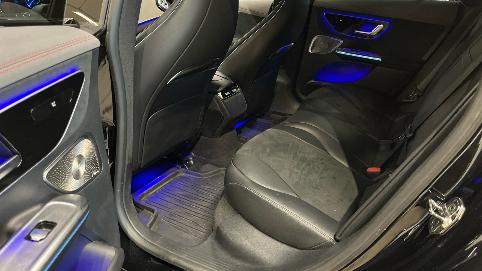Sort Mercedes EQE350+ fra 2025