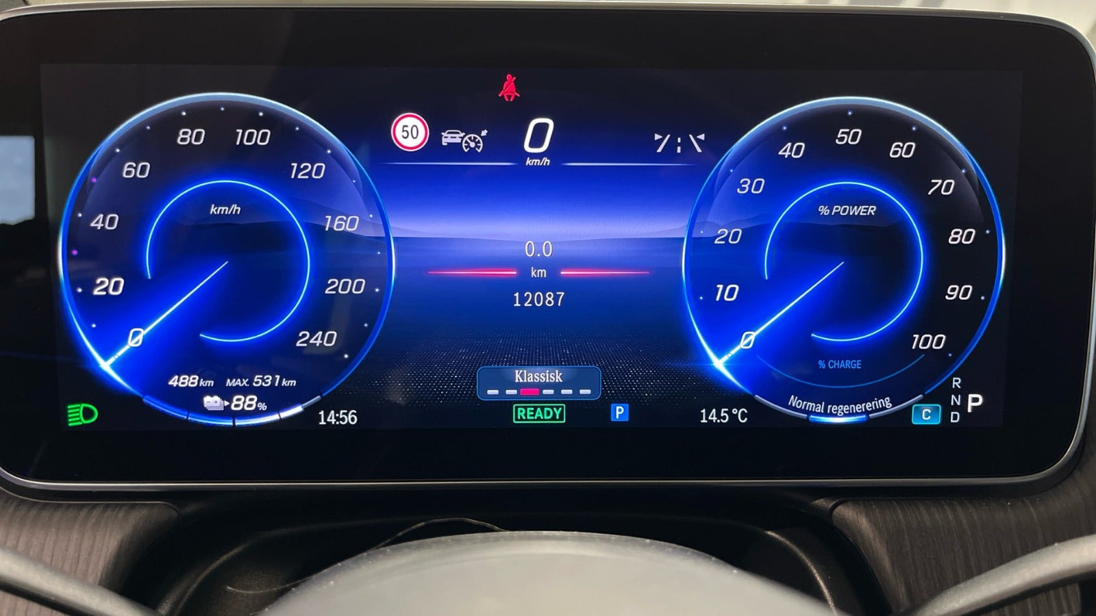 Sort Mercedes EQE350+ fra 2025