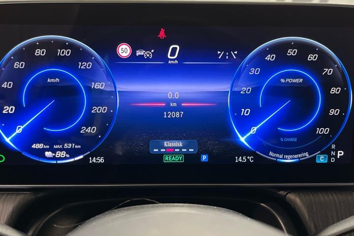 Sort Mercedes EQE350+ fra 2025