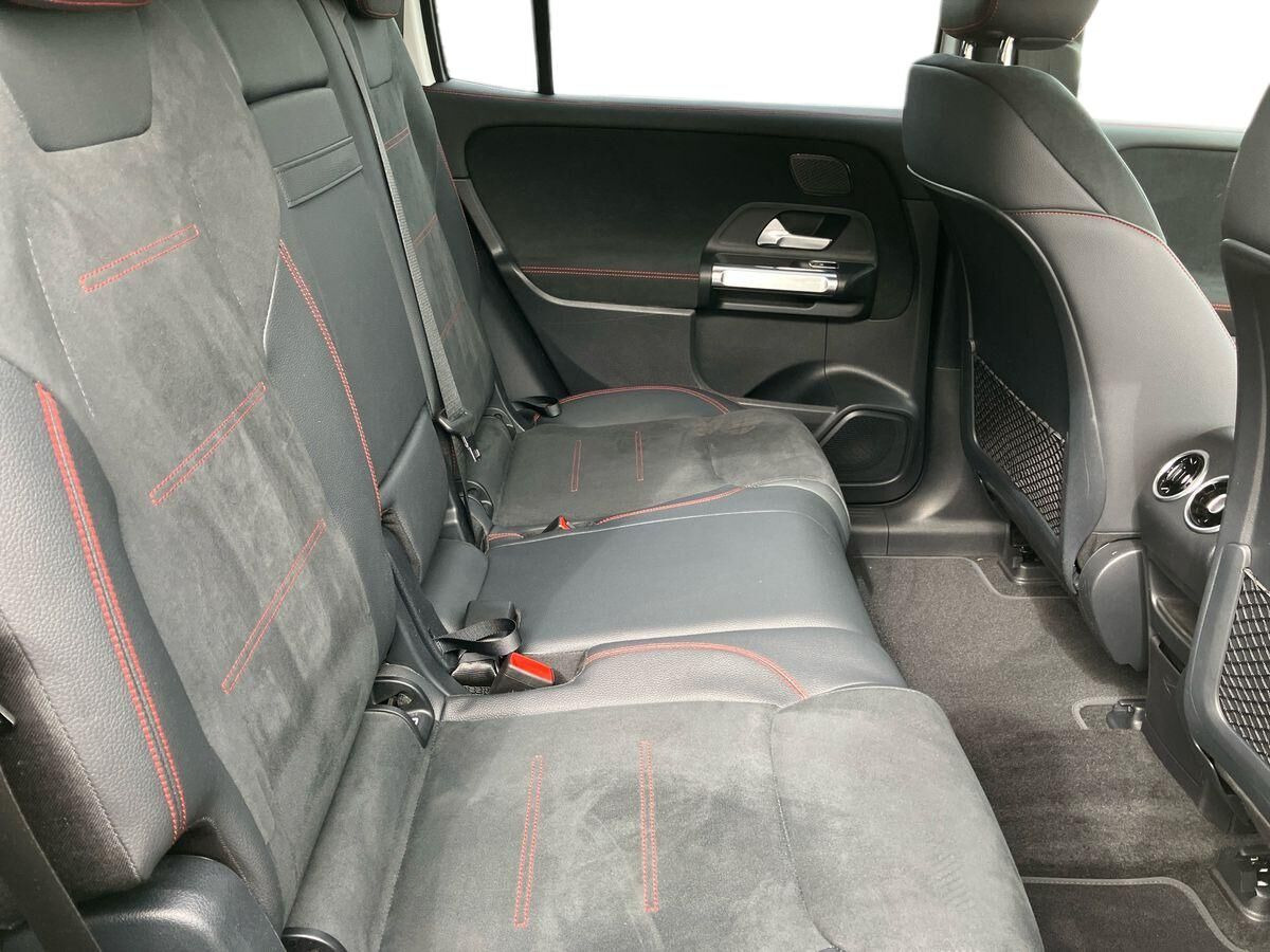 Hvid Mercedes EQB250+ fra 2025