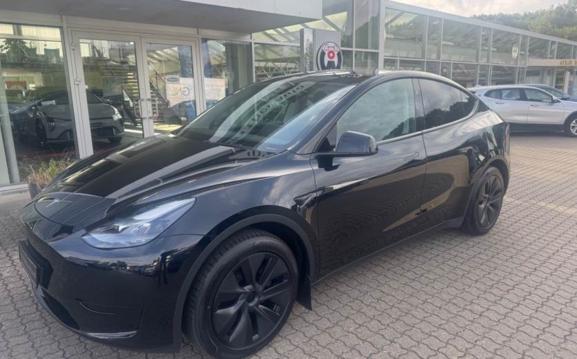 Tesla Model Y Long Range RWD