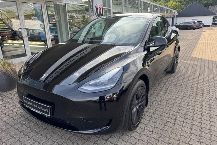 Sort Tesla Model Y fra 2025