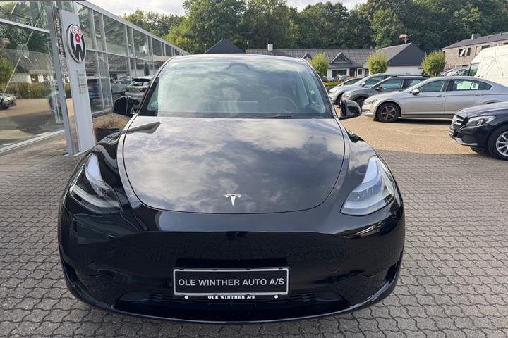 Sort Tesla Model Y fra 2025