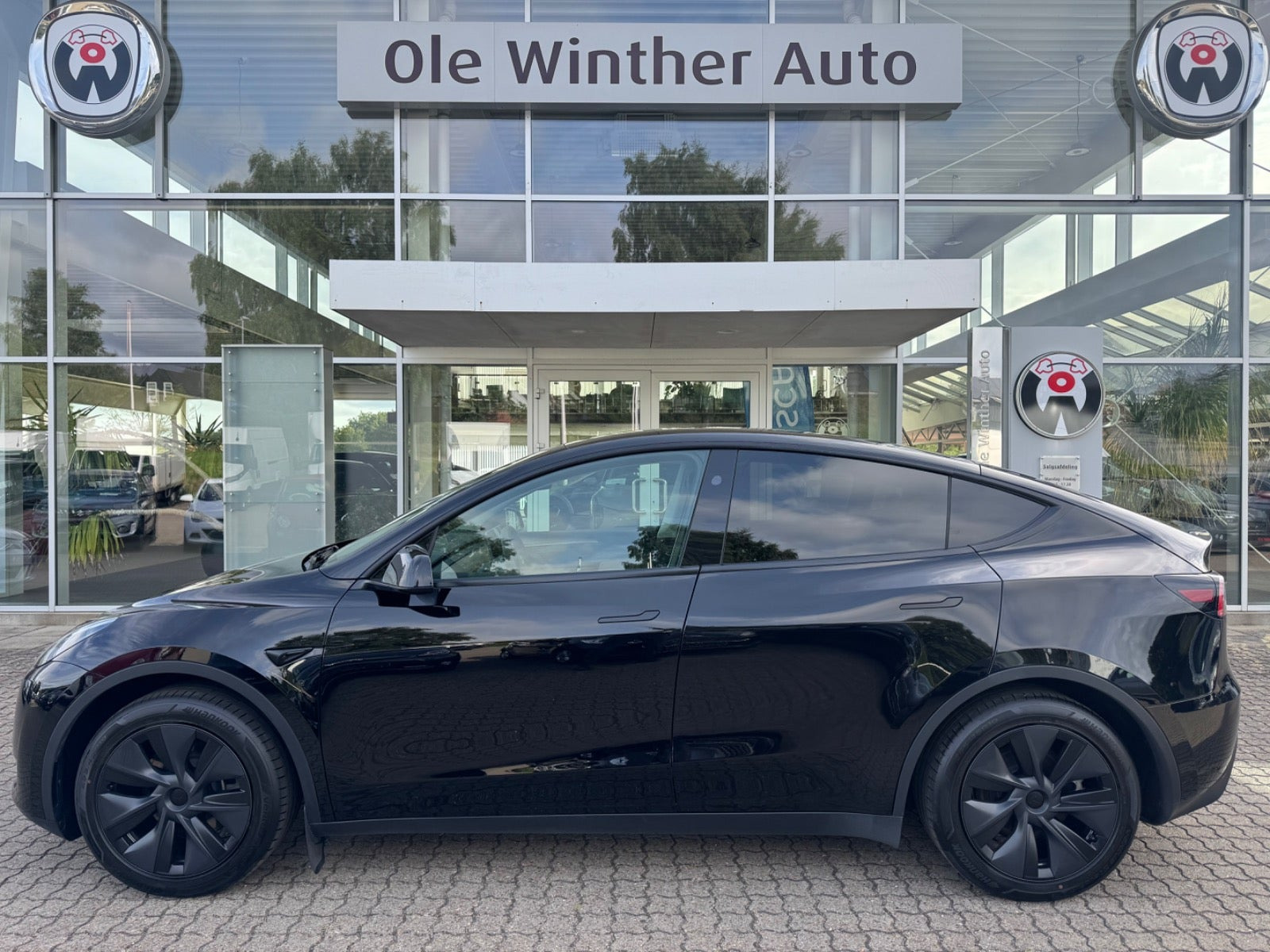 Sort Tesla Model Y fra 2025