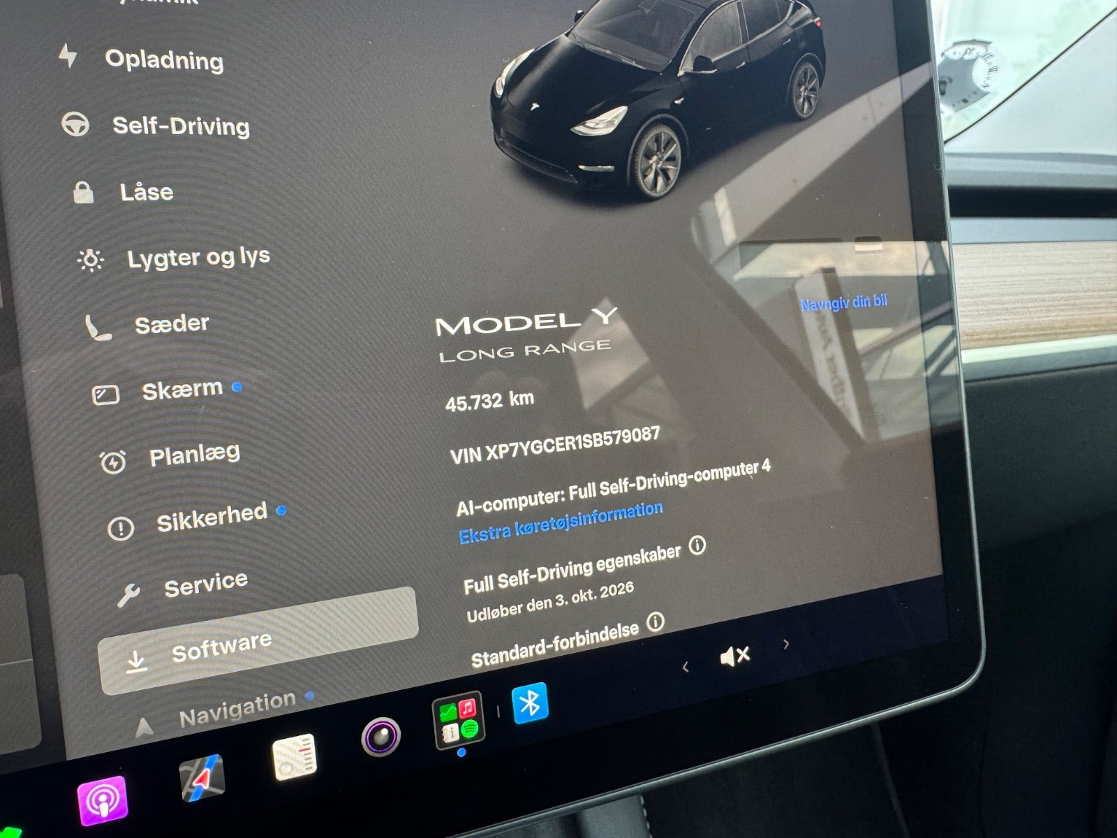 Sort Tesla Model Y fra 2025