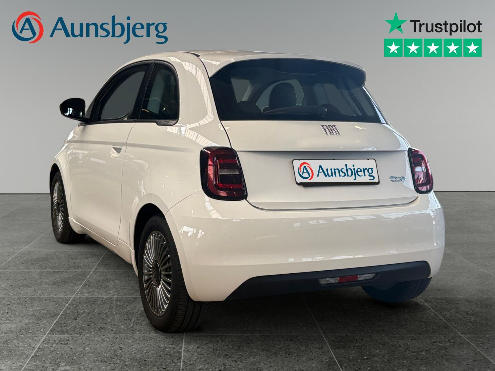 Hvid Fiat 500e fra 2022