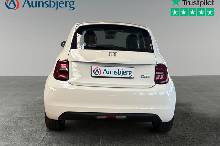 Hvid Fiat 500e fra 2022