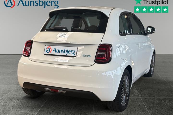 Hvid Fiat 500e fra 2022