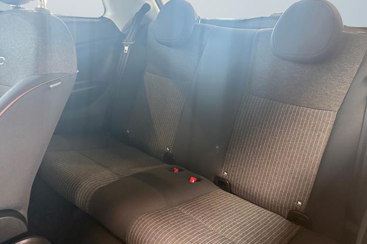 Hvid Fiat 500e fra 2022