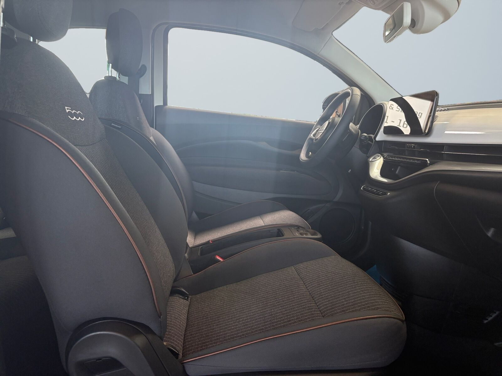 Hvid Fiat 500e fra 2022