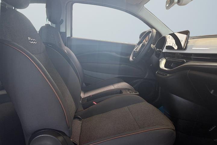 Hvid Fiat 500e fra 2022
