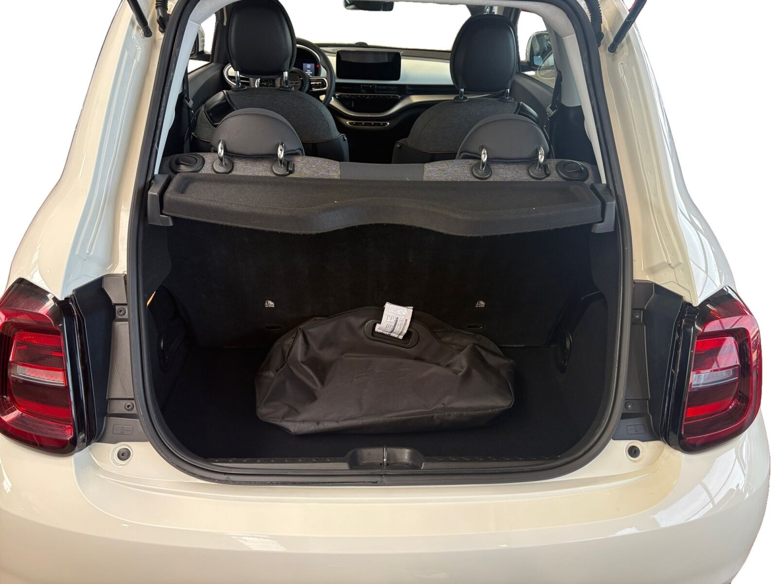 Hvid Fiat 500e fra 2022
