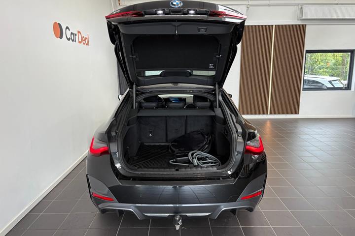 Sort BMW i4 fra 2023