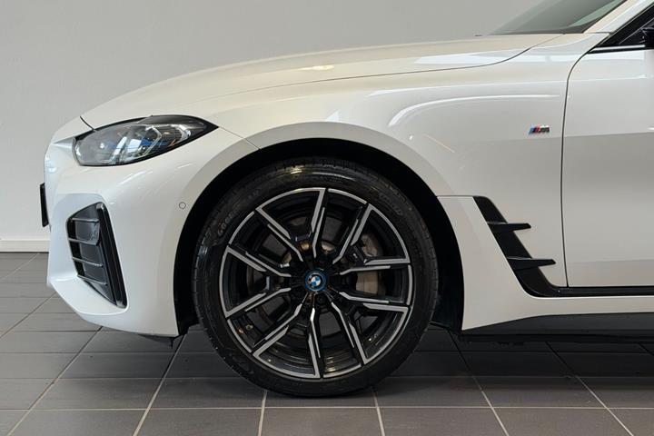 Hvid BMW i4 fra 2022