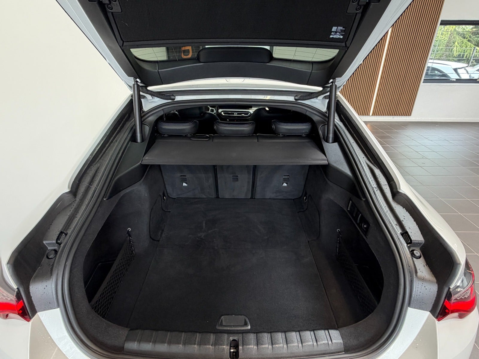 Hvid BMW i4 fra 2022