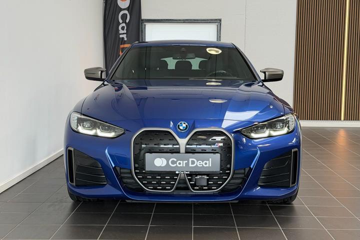 Blå BMW i4 fra 2023