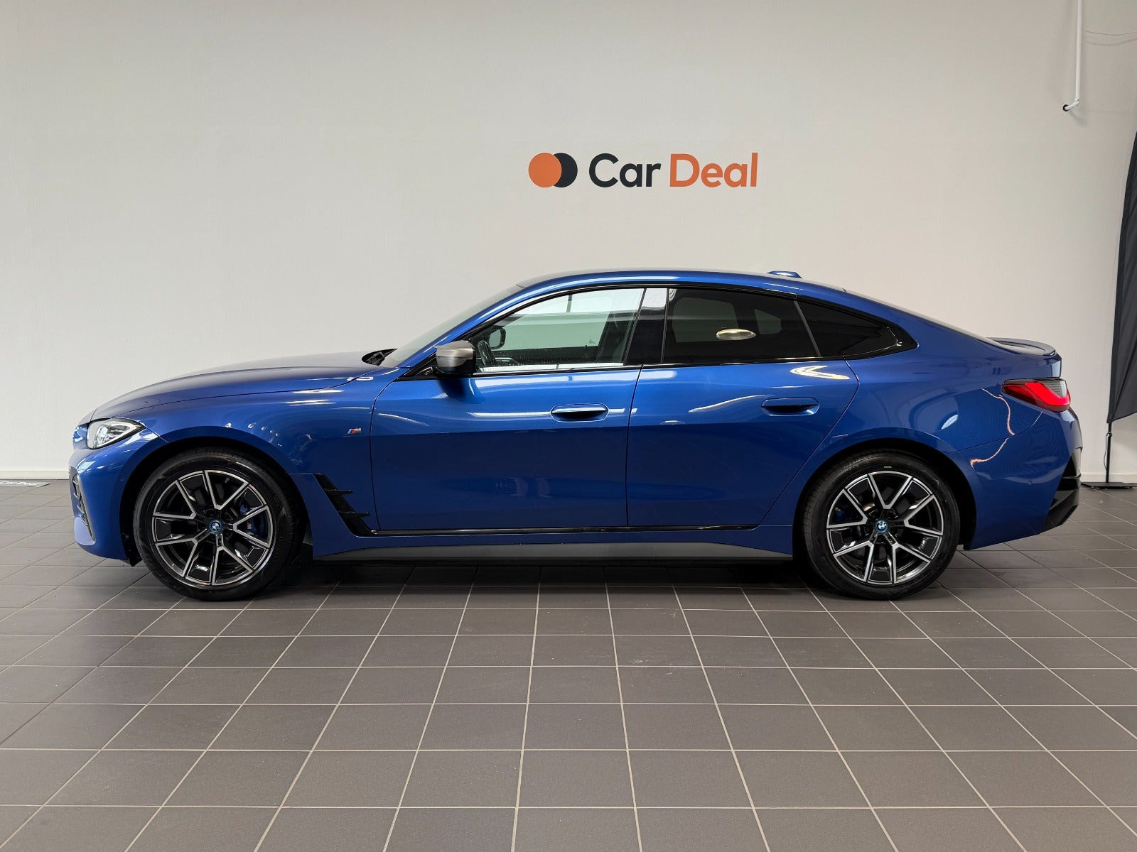 Blå BMW i4 fra 2023