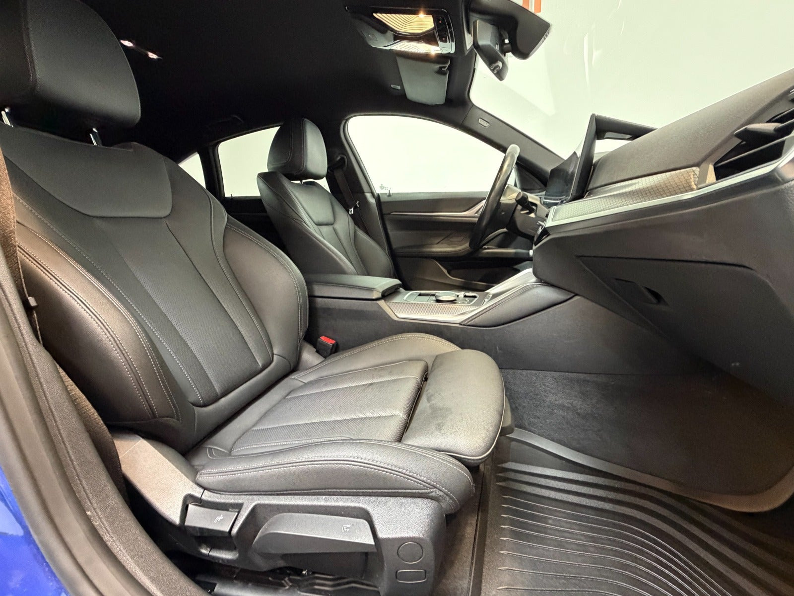 Blå BMW i4 fra 2023